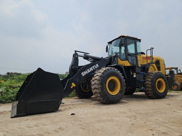 Máy xúc lật Shantui L58K-B5 công suất lớn