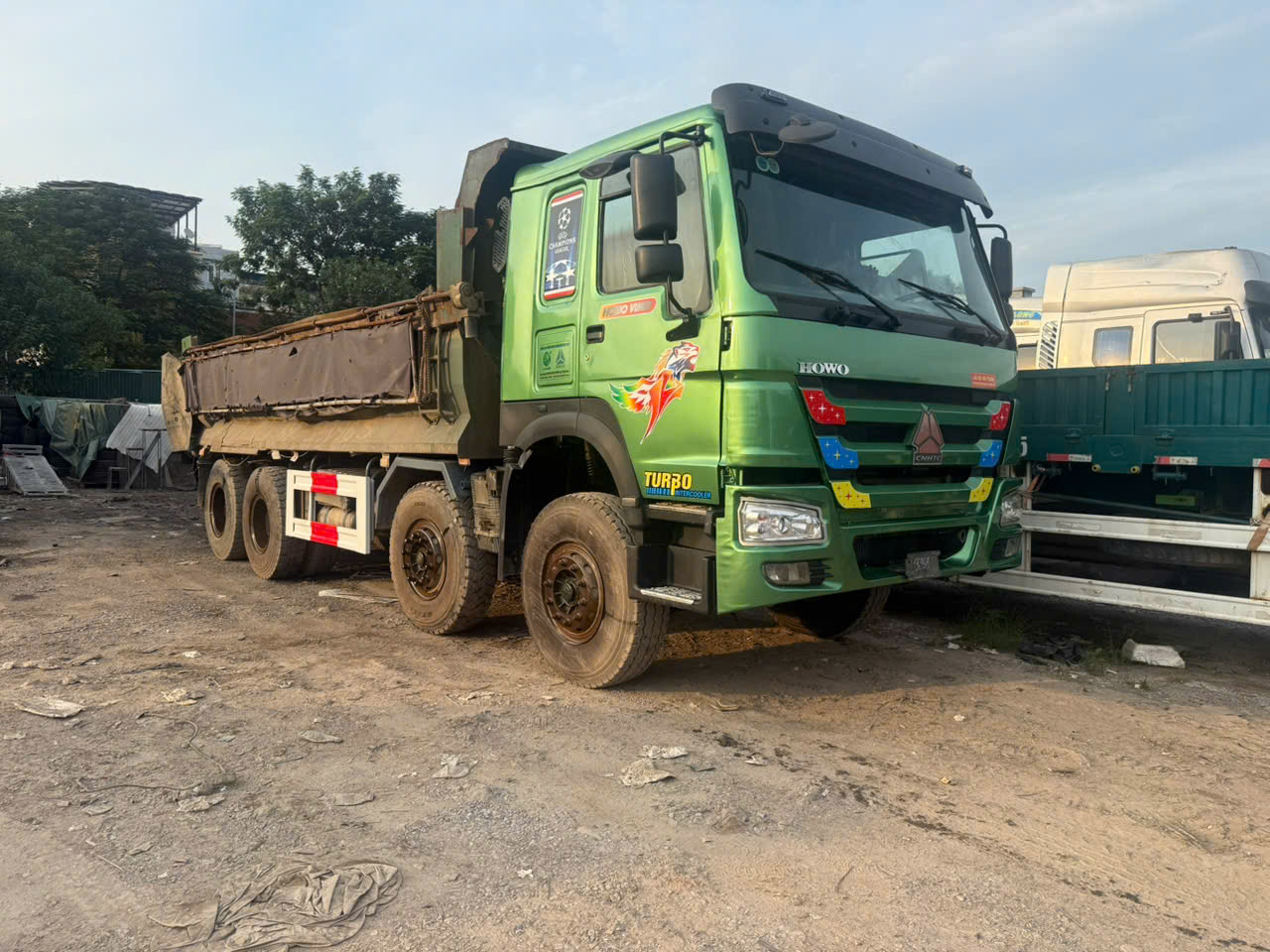 xe ben Howo 8x4, Howo ZZ3317N26, xe ben 6.4m, thùng ben 6400x1000, xe tải tự đổ Howo, xe ben Howo đời 2017, xe ben 4 chân, mua xe ben Hà Nội, xe ben giá rẻ, ben Howo 8×4 cũ, xe ben chở vật liệu, xe ben thùng dài, ben Howo thùng 6.4m, Howo 8x4 ZZ3317N26, xe ben máy cơ bền bỉ