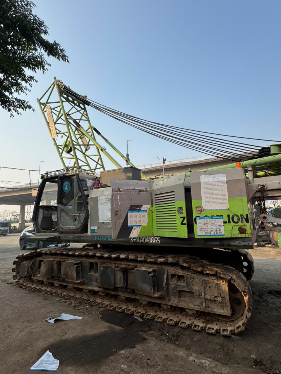 1Cẩu bánh xích zoomlion 75 tấn ZCC750, đã qua sử dụng, cũ giá tốt nhất, giao ngay, sẵn hàng, chất lượng, bảo hành