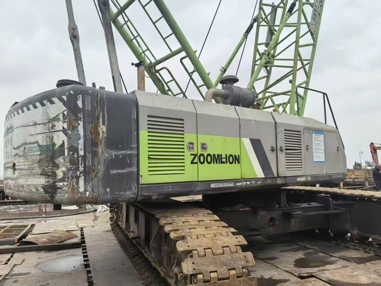 1Cẩu bánh xích zoomlion 75 tấn ZCC750, đã qua sử dụng, cũ giá tốt nhất, giao ngay, sẵn hàng, chất lượng, bảo hành