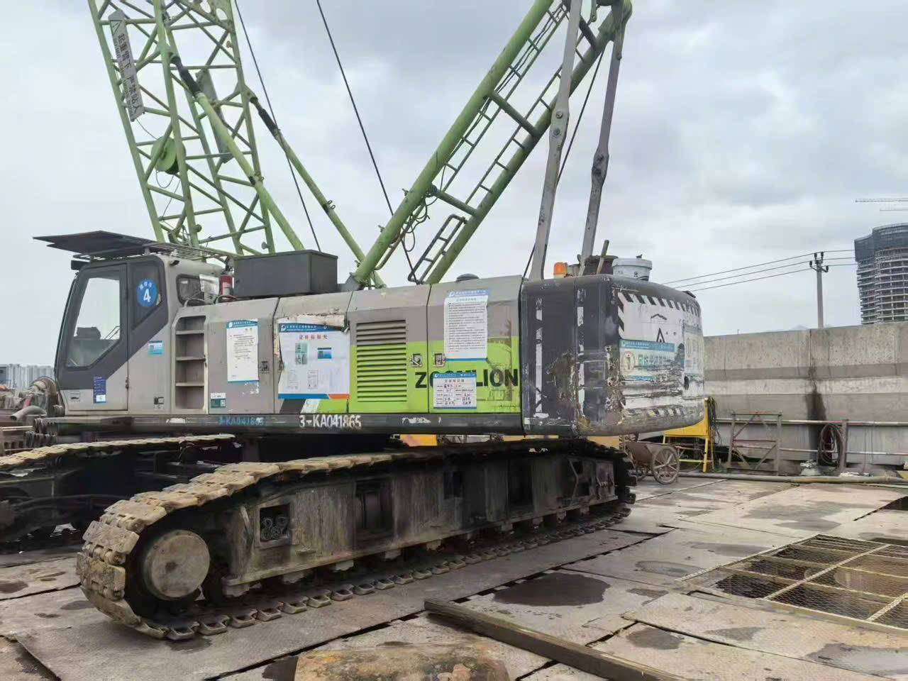 1Cẩu bánh xích zoomlion 75 tấn ZCC750, đã qua sử dụng, cũ giá tốt nhất, giao ngay, sẵn hàng, chất lượng, bảo hành
